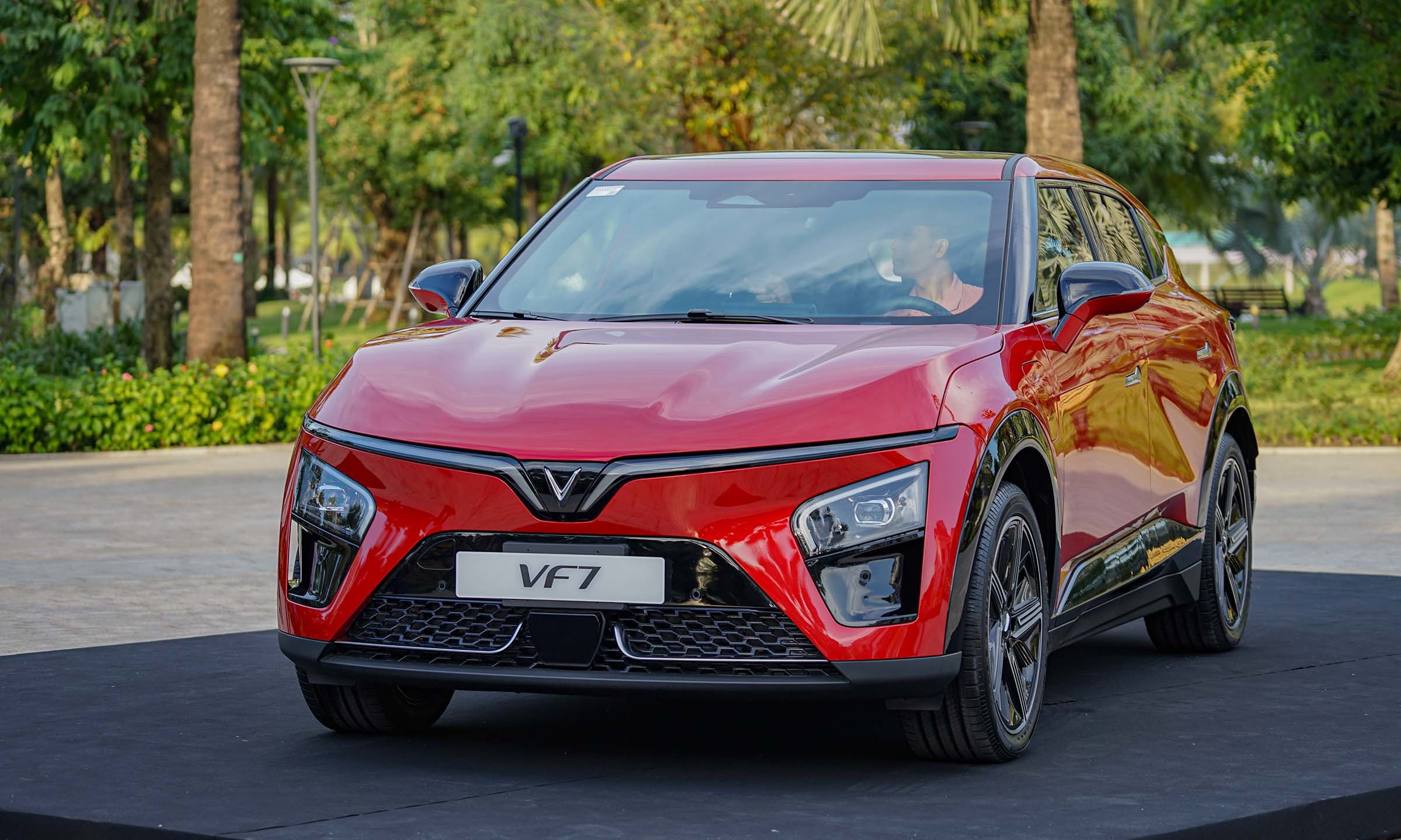 VinFast VF7